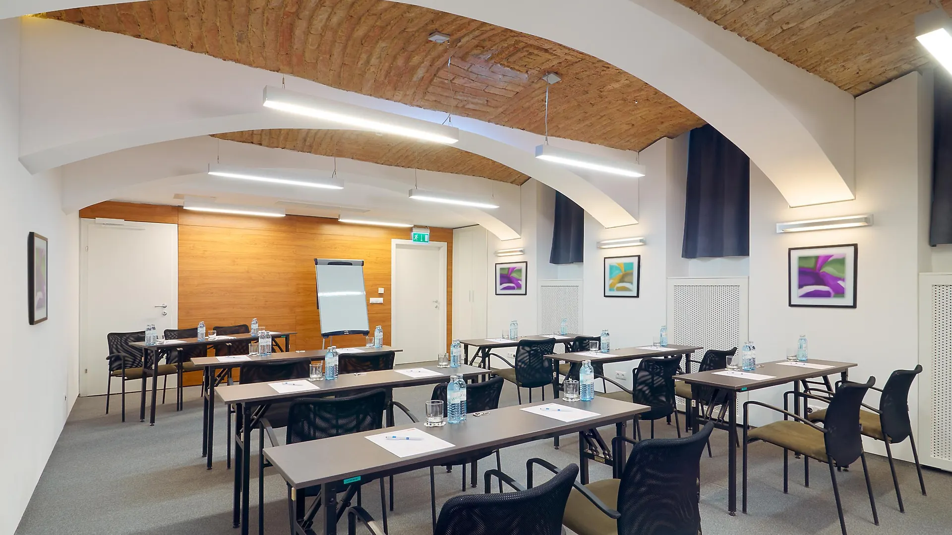 Fortyplusone Hotel, New! Soft Opening Bécs