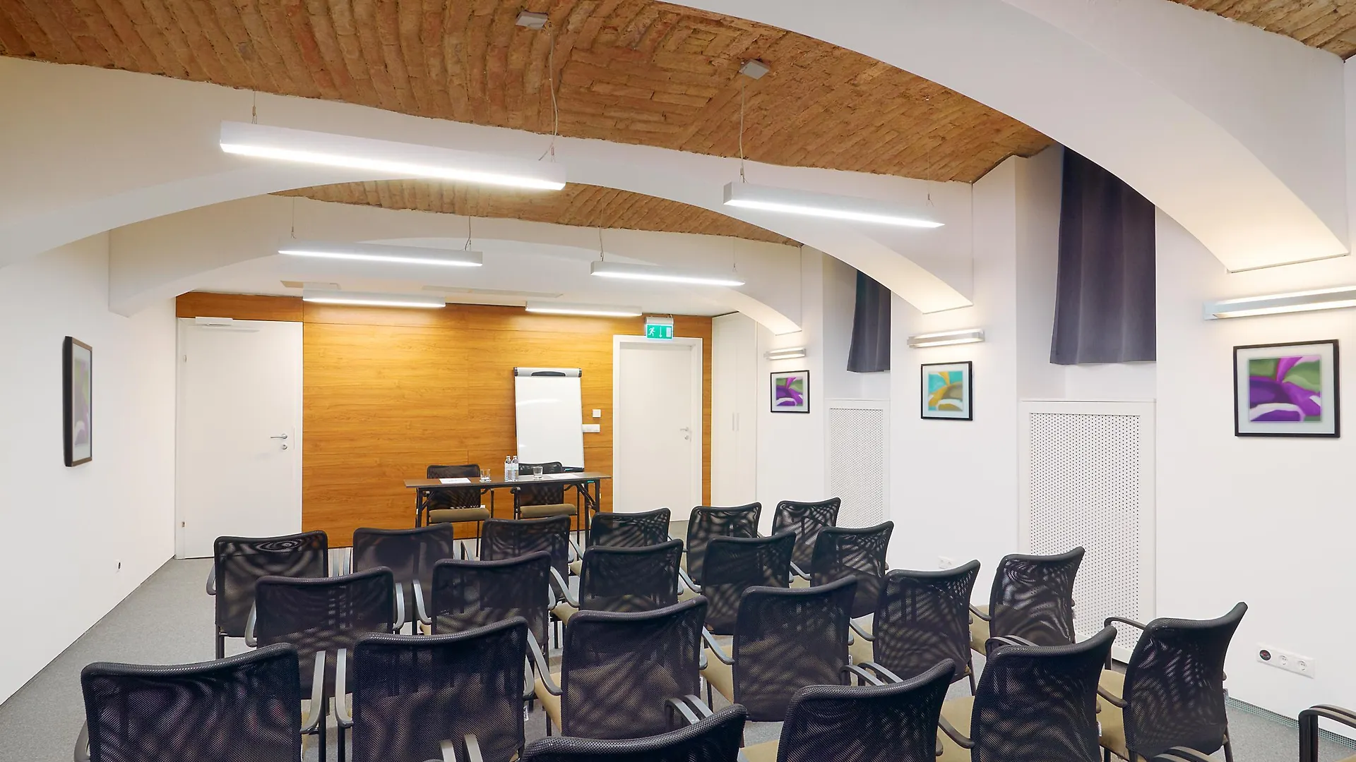 Fortyplusone Hotel, New! Soft Opening Viena Hotel
