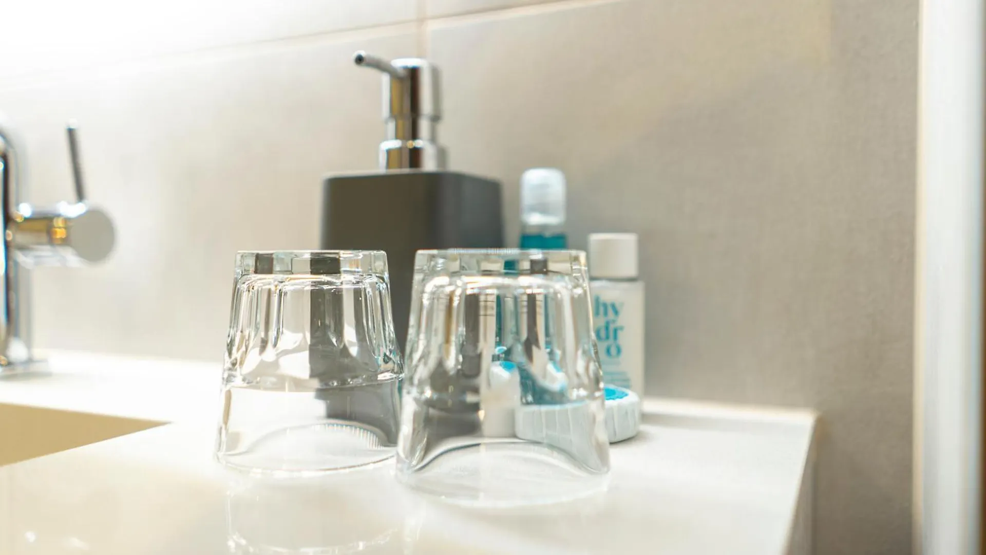 Fortyplusone Hotel, New! Soft Opening Viena 4*,  Áustria