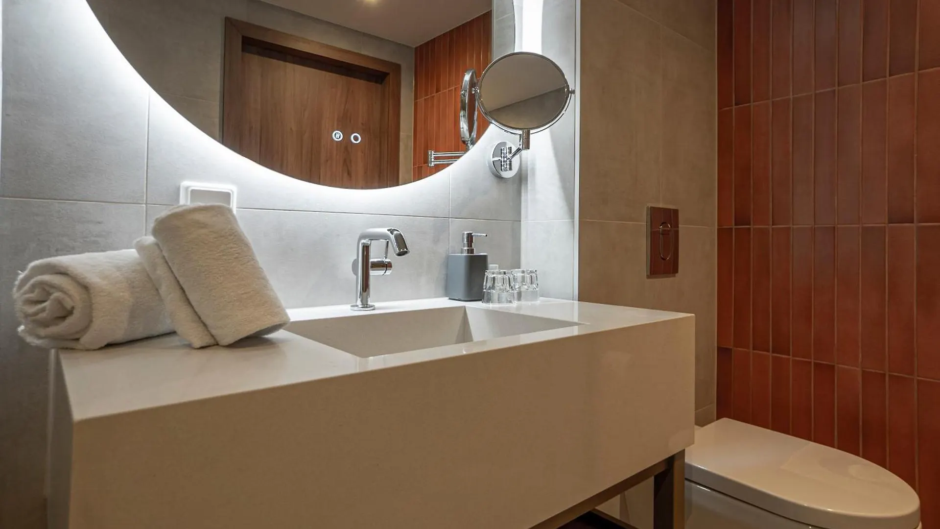 Fortyplusone Hotel, New! Soft Opening Bécs