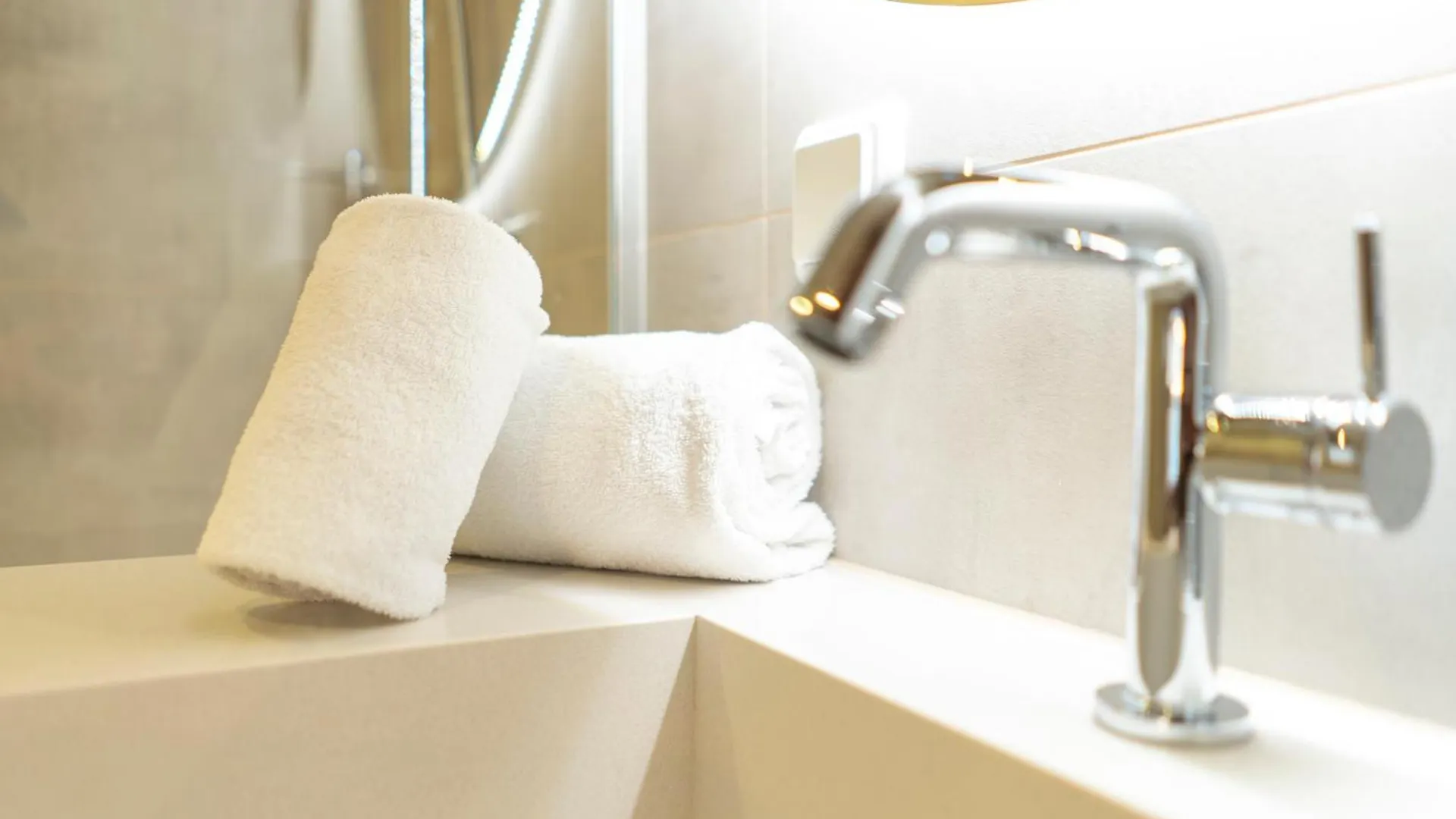 Fortyplusone Hotel, New! Soft Opening Bécs 4*,  Ausztria