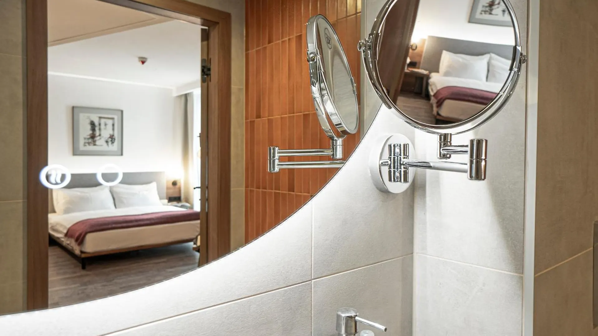 Fortyplusone Hotel, New! Soft Opening Bécs Szálloda