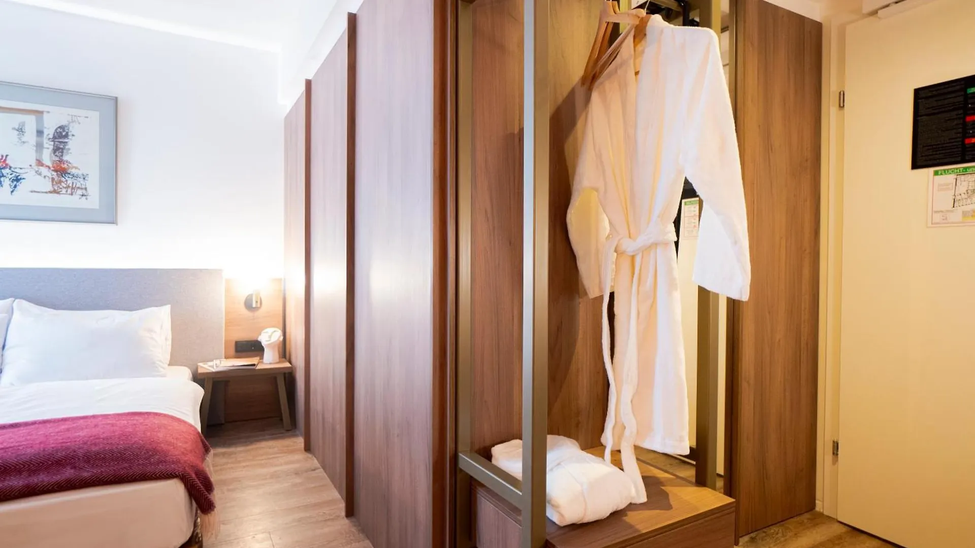 Fortyplusone Hotel, New! Soft Opening Bécs