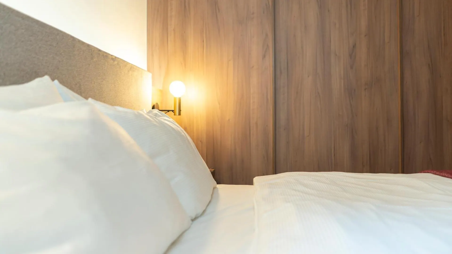 Fortyplusone Hotel, New! Soft Opening Viena 4*,  Áustria