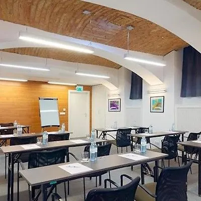 Fortyplusone Hotel, New! Soft Opening Bécs Szálloda
