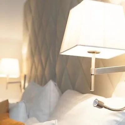 Fortyplusone Hotel, New! Soft Opening Viena Hotel